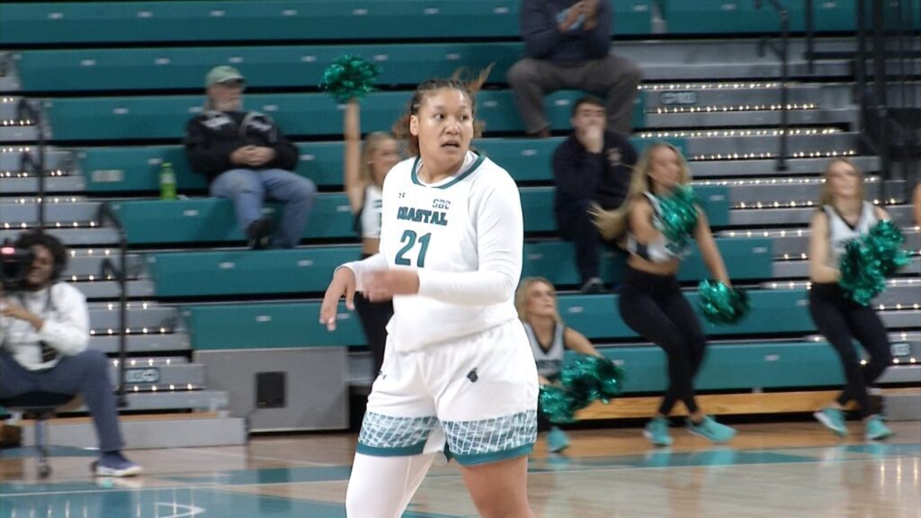 Blount leads ccu past sc state.jpg