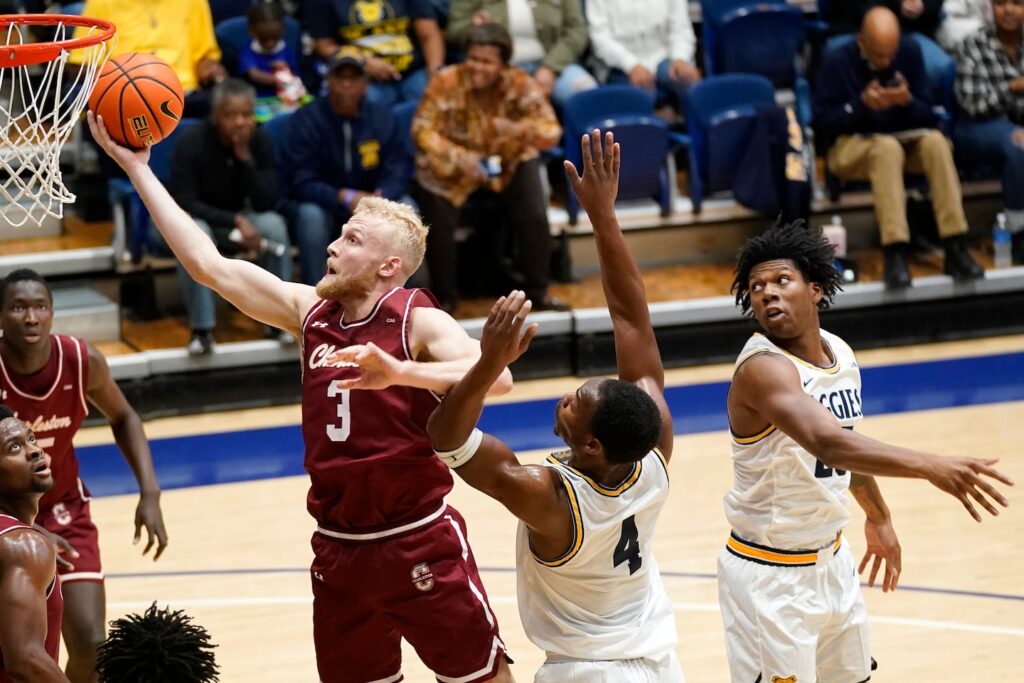 Bolon pushes No. 23 Charleston past N.C. A&T 92-79 Eylqzgemryi63odkfy5hom3lry.jpgw1440.jpeg